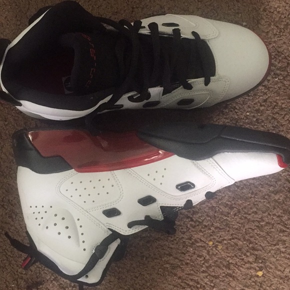 I’m selling sum Jordans I couldn’t fit ☹️ - Picture 1 of 3